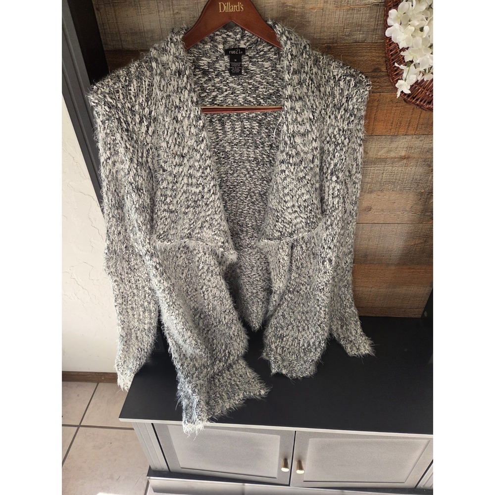 black and white speckled eyelash knit open-front cardigan features a cozy,...